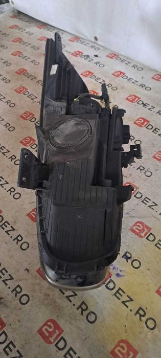 Faruri / Far stanga , far dreapta Kia Carens 3 generatia 2013 - 2019 , model cu lupa fara xenon