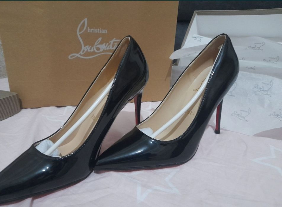 Модные туфли Лобутен