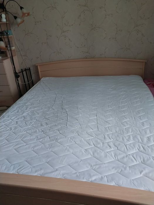 Продам  кровать двухспальную.