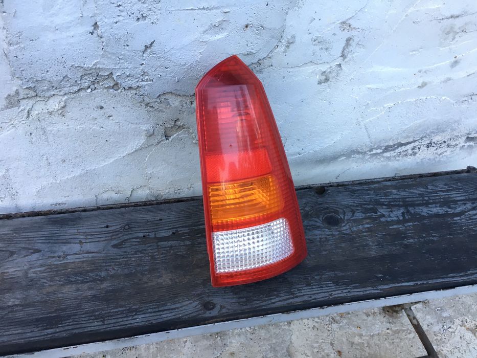 Stop Tripla Lampa Dreapta Ford Focus 1 Mk1 Break Combi