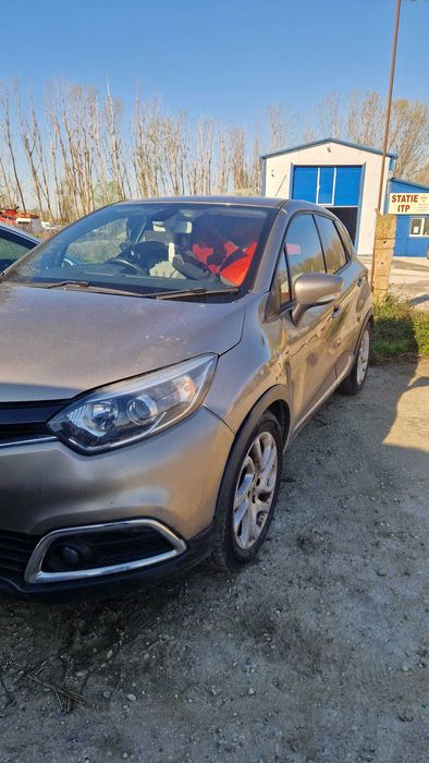Dezmembrez Renault Captur 2015 . 0.9