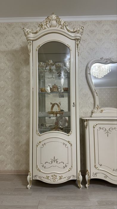 Мебель для гостинный (сервань + зеркальный )