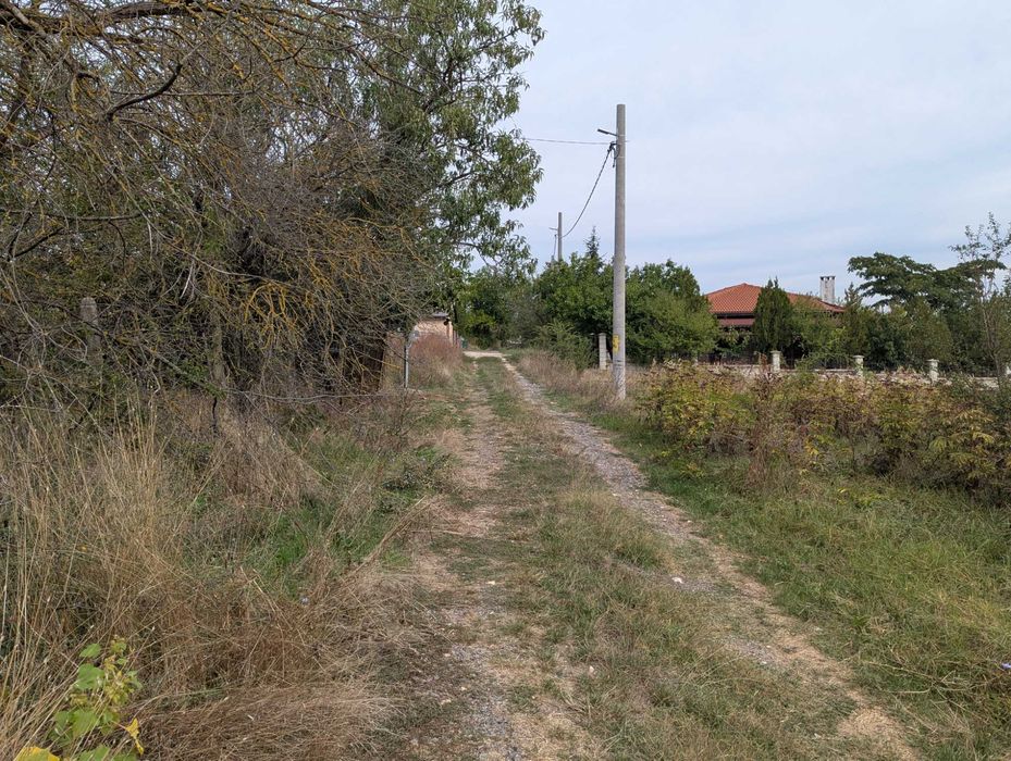 Продава се парцел 560 кв.м.