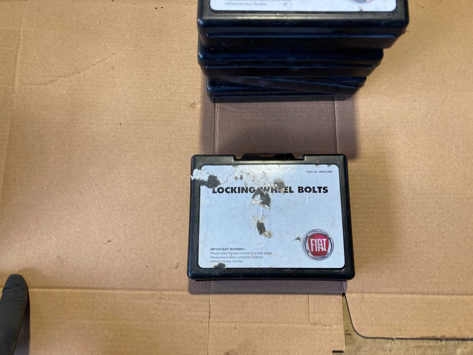 Секретни Болтове за Джанти FIAT Фиат Оригинал М12 1.5