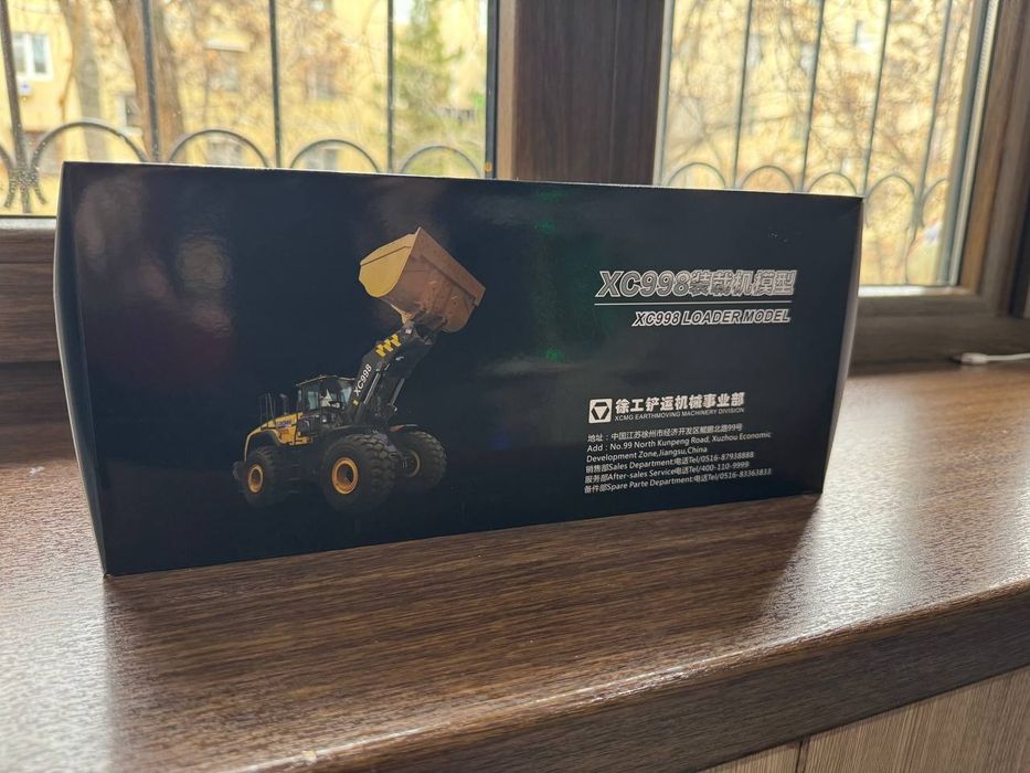 Продаётся коллекционная модель фронтального погрузчика XCMG