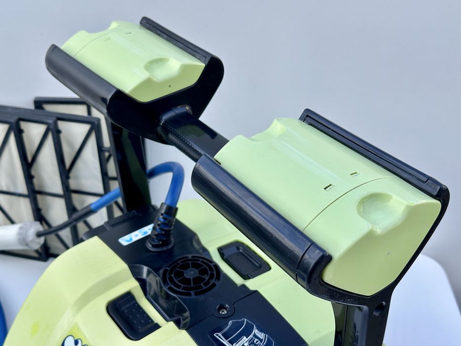 Robot de piscină Dolphin BIO Suction