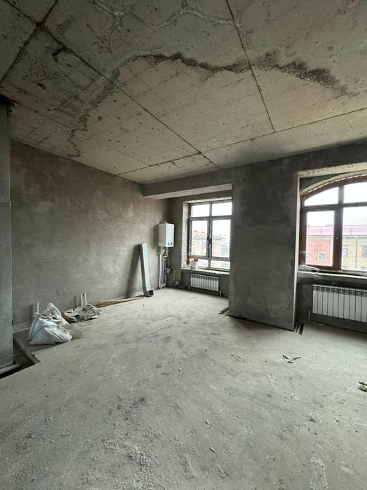 Срочно Продажа Parisien Коробка Вид Во Двор