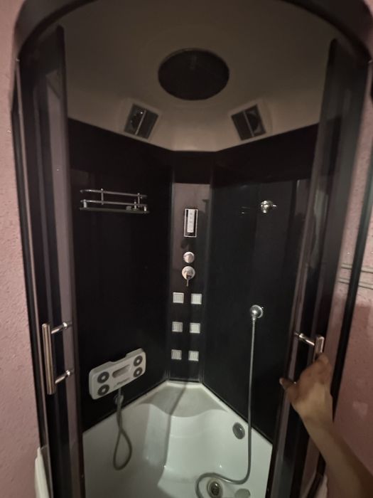 Dushavoy kabina Aristoni bilan komplekt