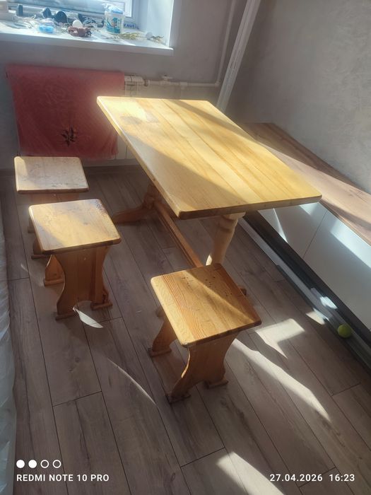 Стол в хорошем состоянии