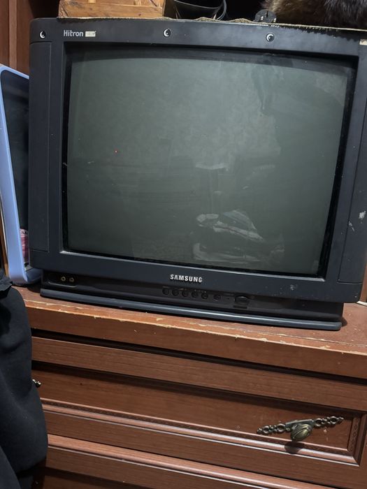 Отдам даром телевизоры