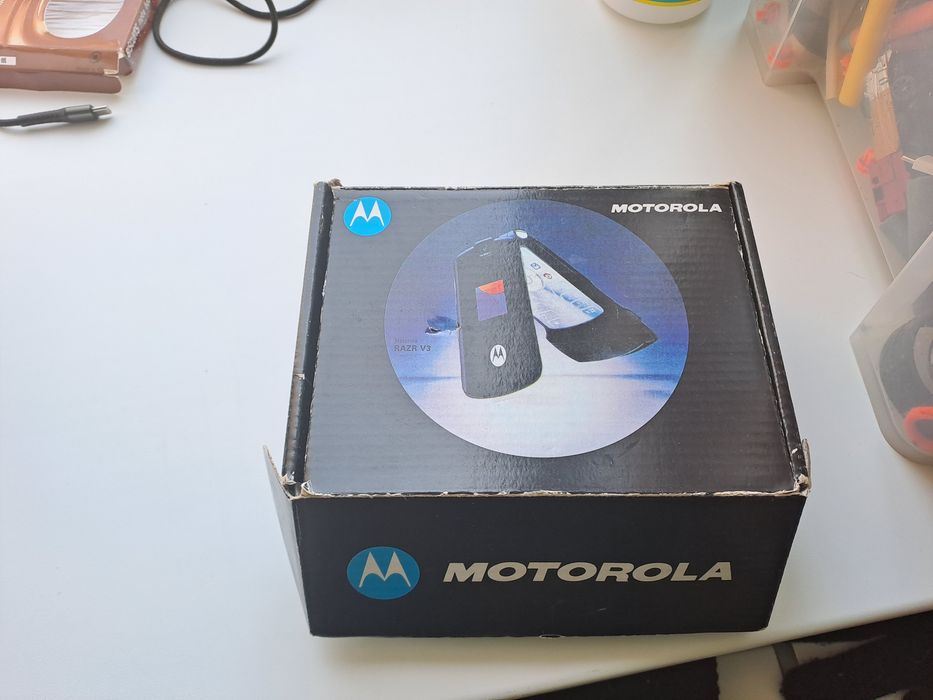 Сотовый телефон Motorola V3i