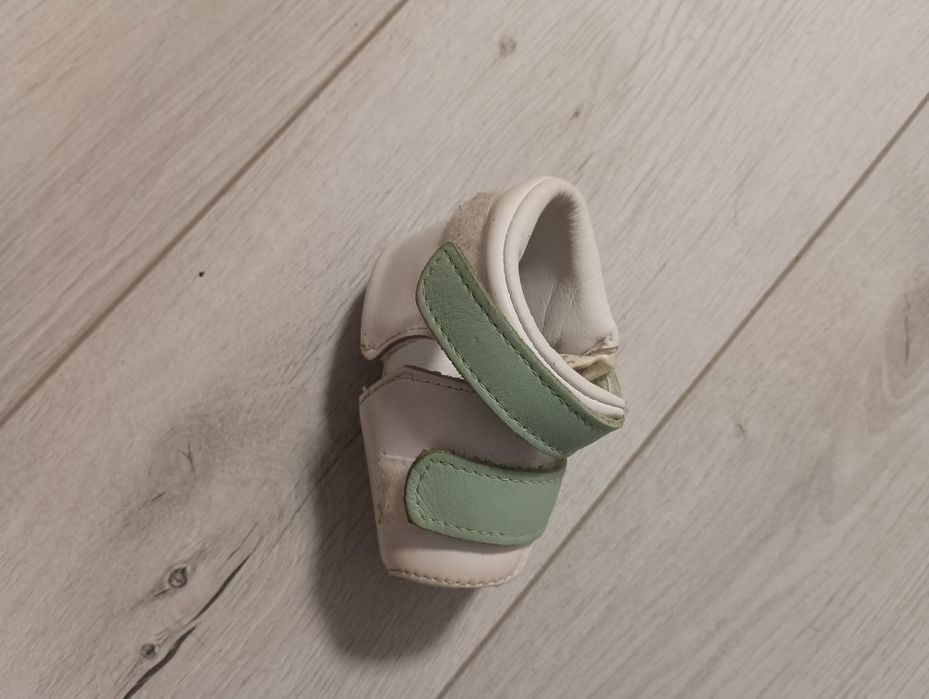 Продавам ортопедична обувка