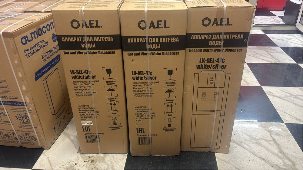 Кулер для воды диспенсер