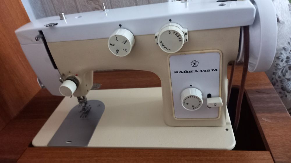 Продам швейную машинку