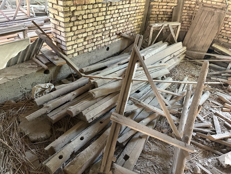 Болор,калама,тахта, черный потолок.