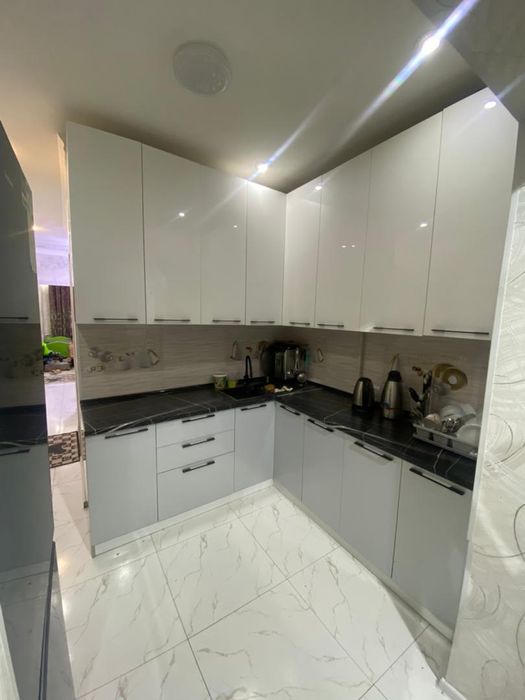 Продается 3 комнатная квартира 4 итаж 10 МК дол дароге карвон