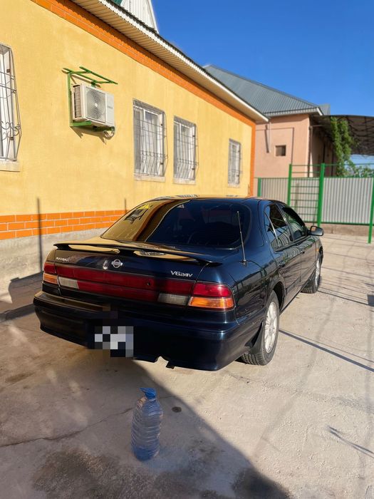 Авто машина Nissan maxima