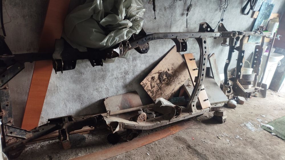 Продам раму Террано 1