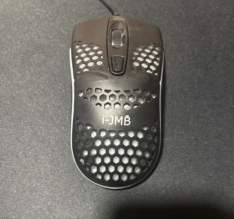 Продавам комплет мишка и покривало за бюро- пад RGB всичко работи