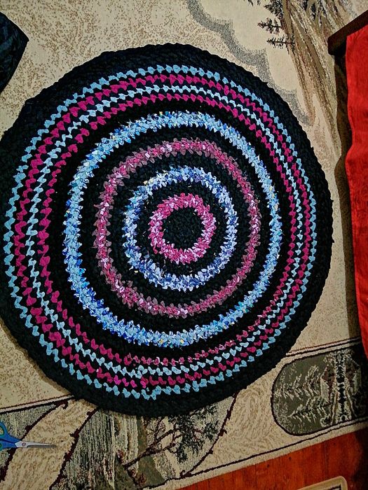 Covor rotund croșetat manual