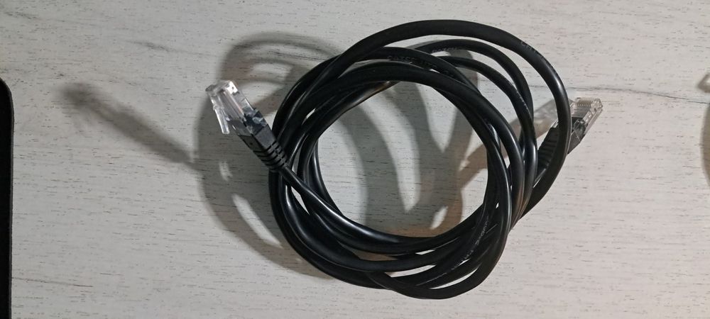 LAN кабел. Наличен в 2 цвята