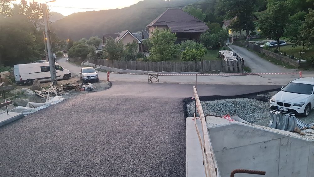 Servicii de terasari platforme si drumuri cu utilaje de constructii