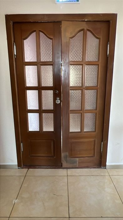 Продаются  двери в отличном состояние