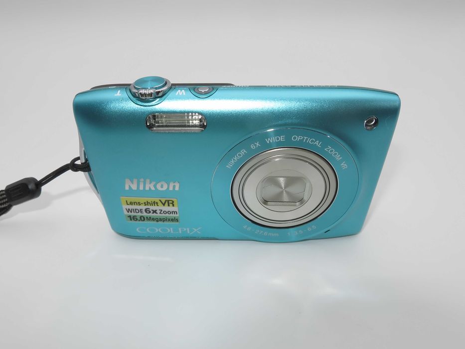 Nikon Coolpix S3300 ултра компактен цифров фотоапарат, дигитална камера в страхотен син цвят, като НОВА, пълен комплект, работи перфектно!