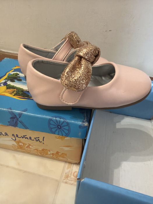 Продам детскую обувь