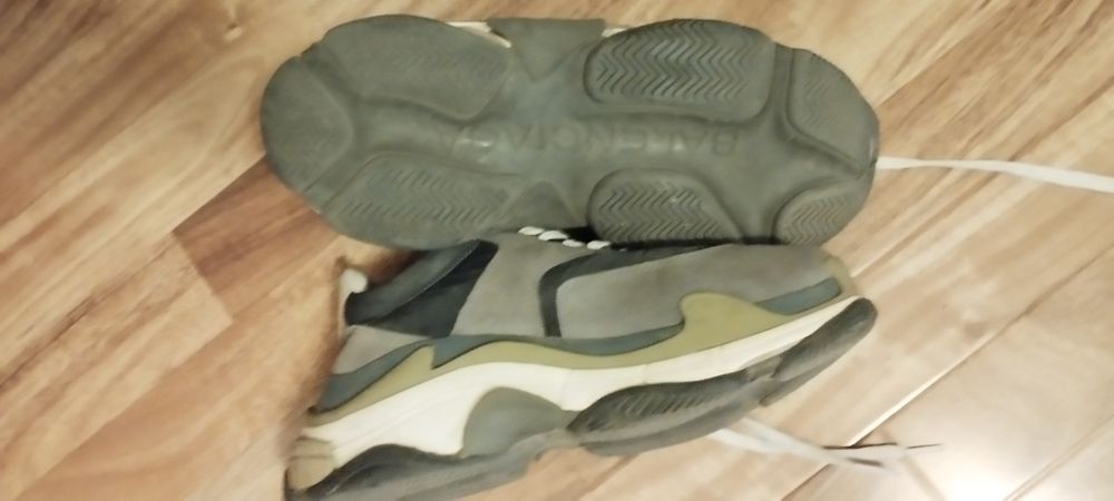 Кроссовки Balenciaga Triple S размер 37,5 - 38 (24,5 см).Смотрите фото