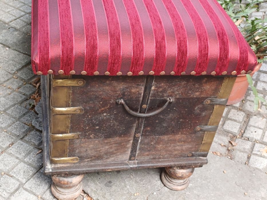 Comoda veche orientală