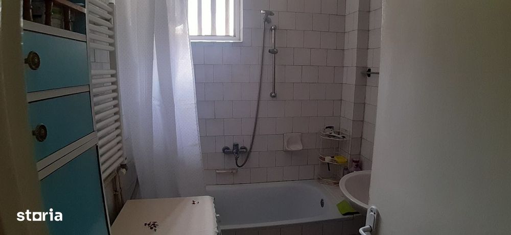 Vindem 2 camere vis-a-vis de "Star"