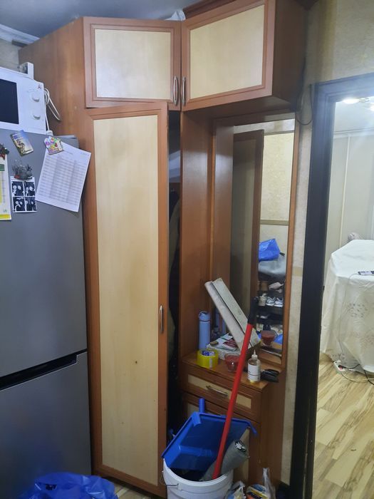 Уголок прихожка с зеркалом