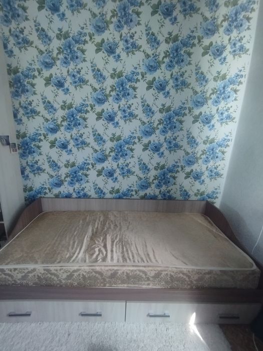 Продам кровать с матрасом