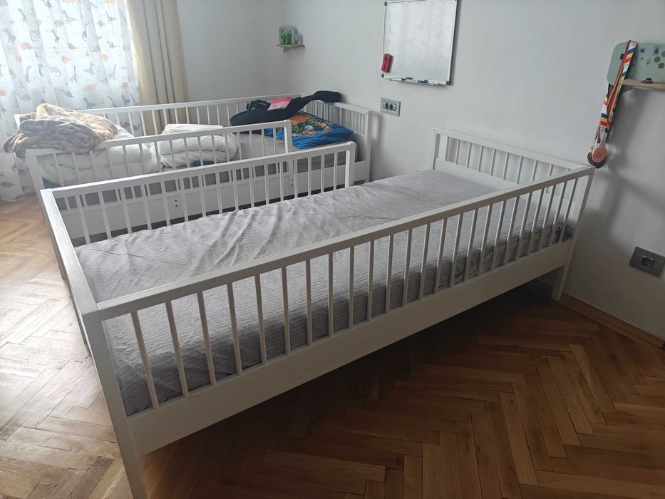 Vand 2 paturi cu saltele ortopedice incluse 200x90cm