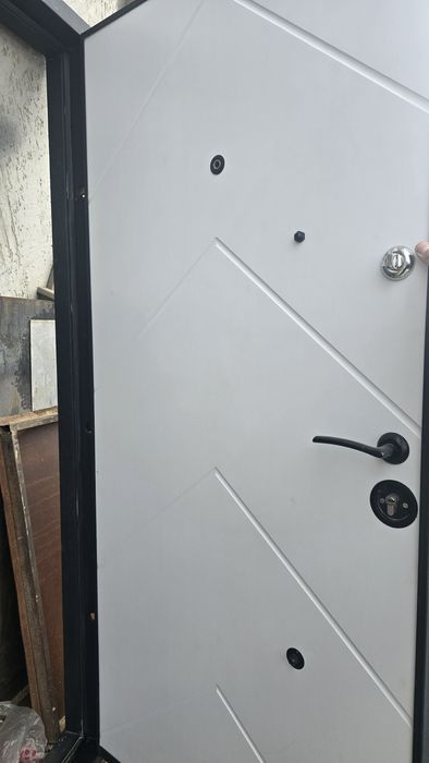 Продам входной двери