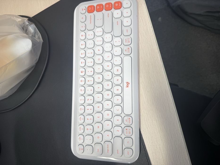 Продам клавиатуру logitech pop icon