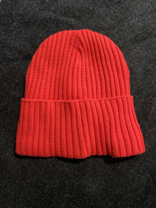 Теплая зимняя шапка