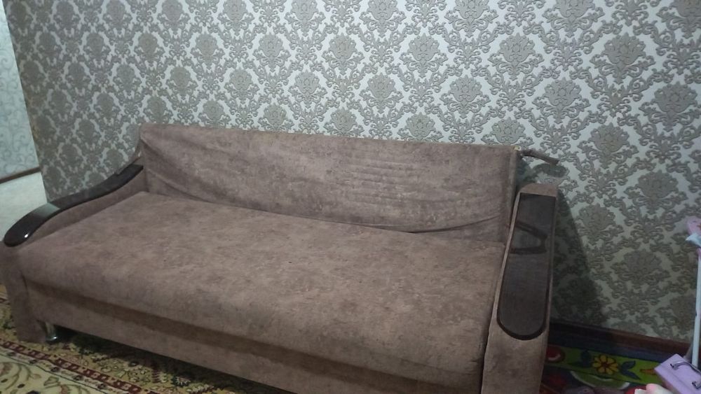 Продаётся диван в хорошем состоянии