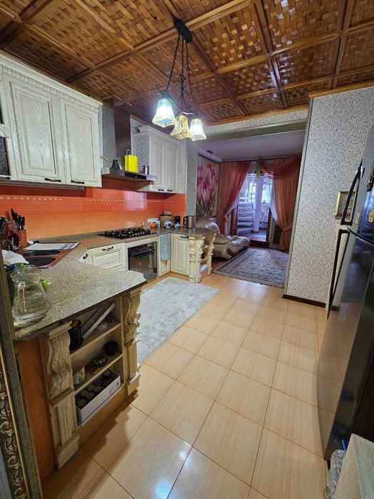 Продам большой кирпичный дом