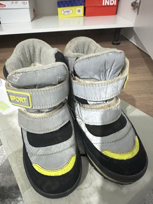 Продам детскую обувь