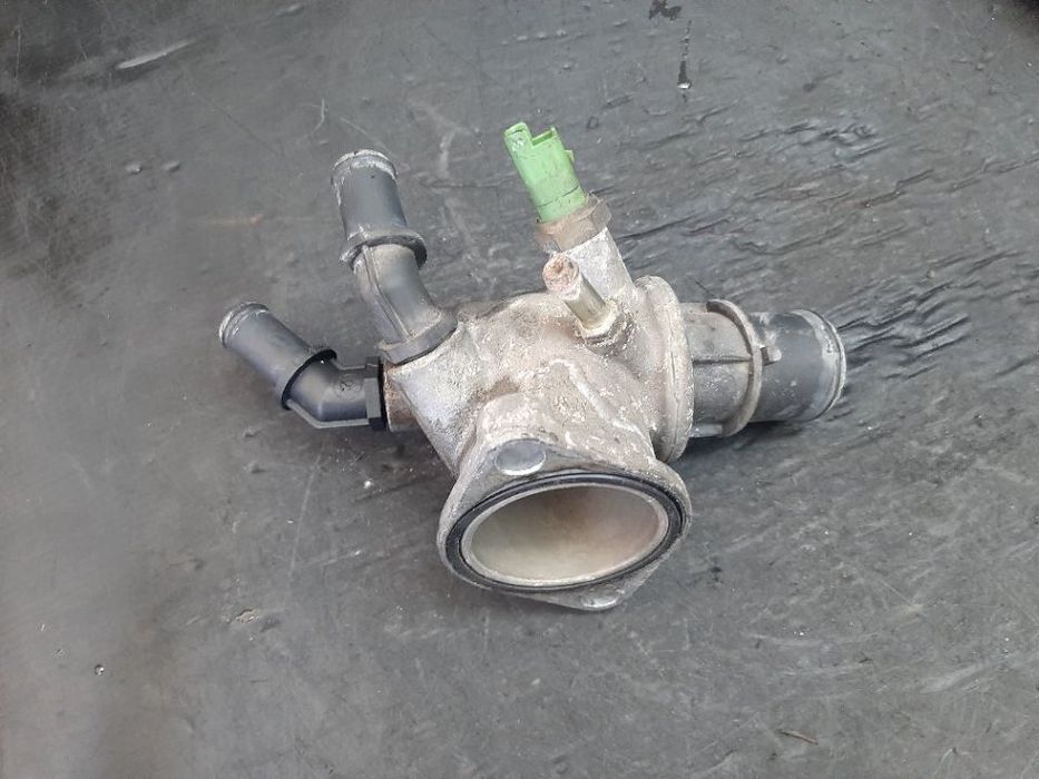 Carcasa termostat 1.9 d opel zalira b fiat croma grande punto alfa romeo 159 55203388