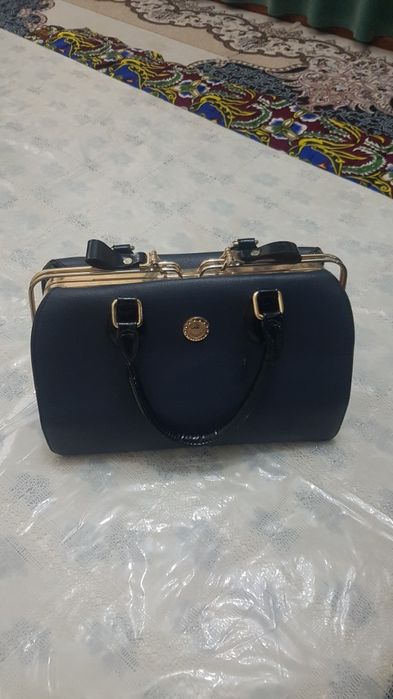 Сумка сиёхранг айоллар учун