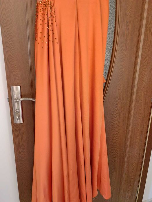 Официална рокля,