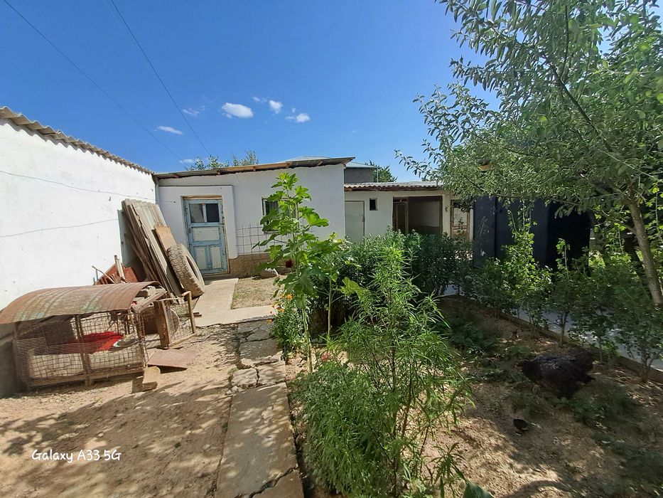 Srochna hovli sotiladi