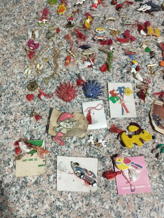 Значки от мартеници и други