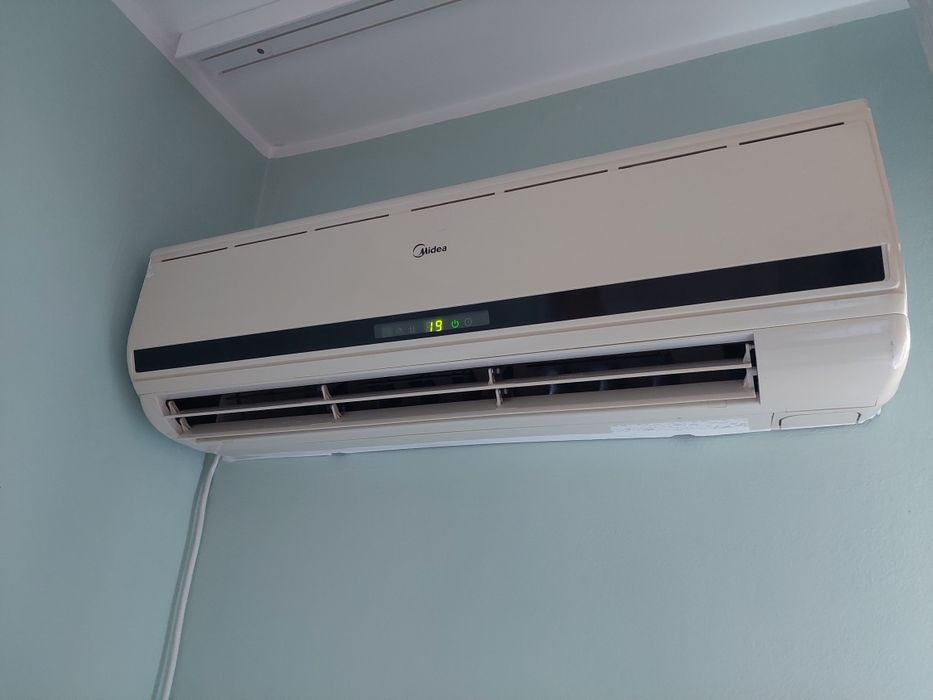 Работещ Климатик Midea 9 / 9000 BTU
