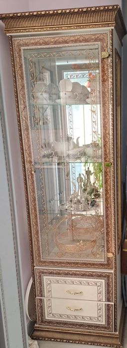 Продам шкаф-витрину. В количестве 2 шт. Состояние хорошее. 120 000тг.