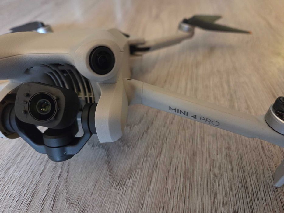 Дрон DJI Mini 4 Pro Fly More Combo