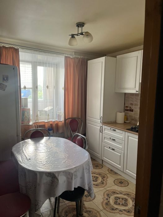 Продам 4 комнатную квартиру